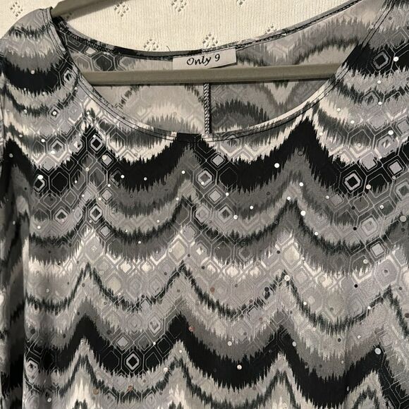 Only 9 Y2K Sequin Top - Picture 2 of 4